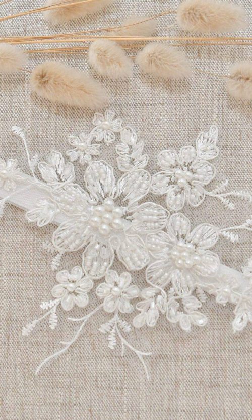 Getting Weddy Chantelle garter